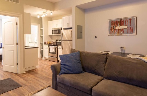 Midtown Apartment | Charming Escape | Queen Bed Comfort