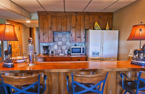 Valdese Cabin | Charming Estate with sauna and hot tub