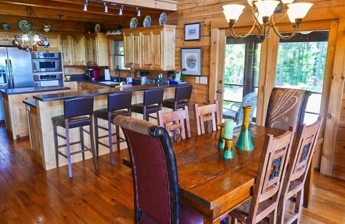 Valdese Cabin | Charming Estate with sauna and hot tub