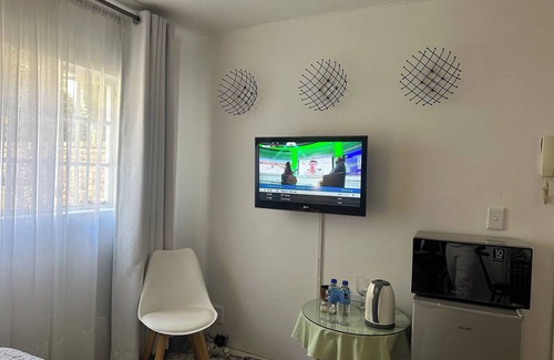 Greater Johannesburg Metropolitan Area Apartment | Charming Executive Studio, Solar Power, Wifi