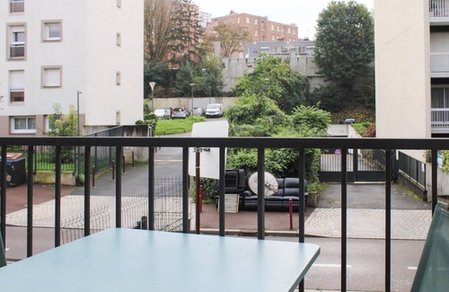 Le Pre-Saint-Gervais Apartment | Charming flat with balcony and garden