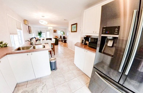 Brossard Apartment | Charming Family Condo