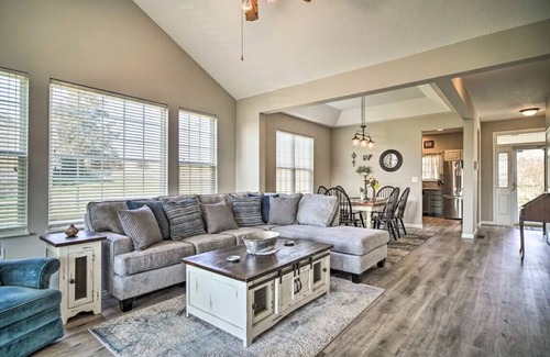 Dandridge House | Charming Family Country Lane Cottage| 3 min to lake