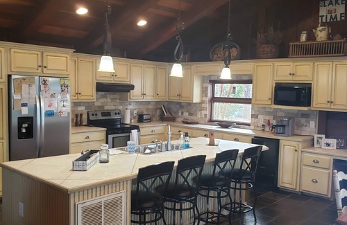 Little Kowaliga Cabin | Charming family-friendly Lake Martin 4-bedroom/4-bath cabin beautiful on point.
