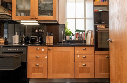Belsize Apartment | Charming Family-Friendly 3Bedroom in Belsize Park | Pass the Keys