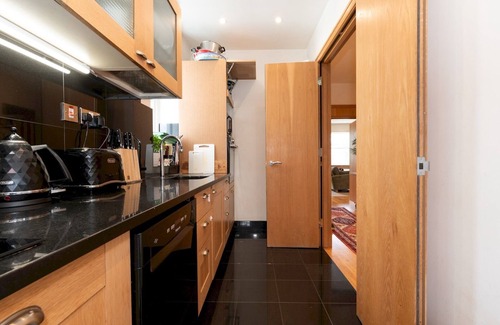 Belsize Apartment | Charming Family-Friendly 3Bedroom in Belsize Park | Pass the Keys