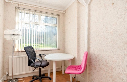 Watford House | Charming Family-Friendly Home Pass the Keys