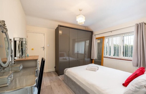 Watford House | Charming Family-Friendly Home Pass the Keys