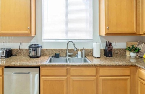 Greenacres House | Charming Family Home 4Bd/3Bath & Pet Friendlyn