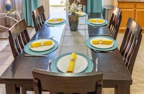 Greenacres House | Charming Family Home 4Bd/3Bath & Pet Friendlyn