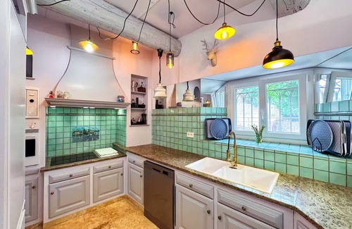 Caux House | Charming family home in the heart of the vineyards - Private park & swimming pool
