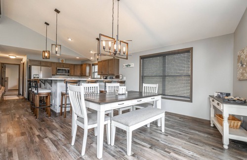Necedah House | CHARMING FAMILY HOME ON CASTLE ROCK LAKE