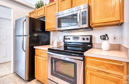 Wellington House | Charming Family Home, Private Pool, Disney 14miles