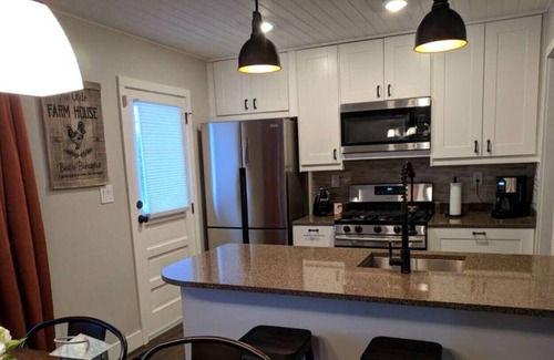 Jamestown House | Charming family home close to downtown