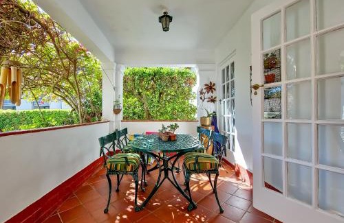 Three Anchor Bay House | Charming Family Home