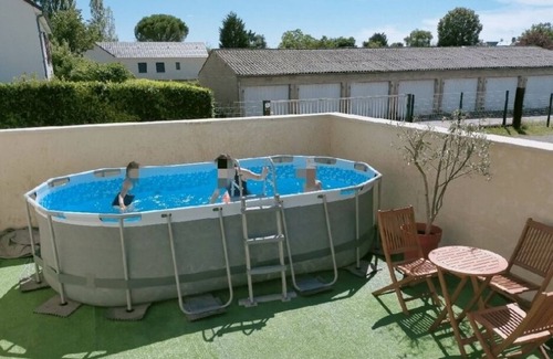Chateauroux House | Charming Family House with Swimming Pool and Jacuzzi