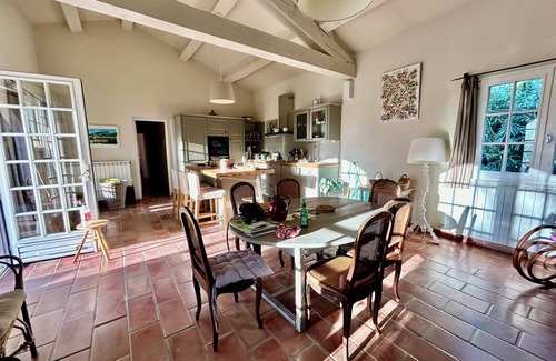 Eyragues House | Charming Family House, Garden and Swimming Pool in a pretty Provençal Village