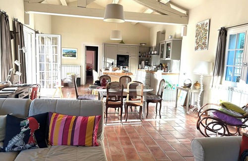 Eyragues House | Charming Family House, Garden and Swimming Pool in a pretty Provençal Village