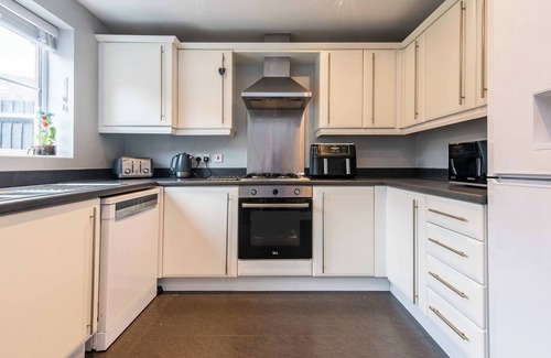 Bingham House | Charming Family Retreat - 3 Bed Home in Bingham