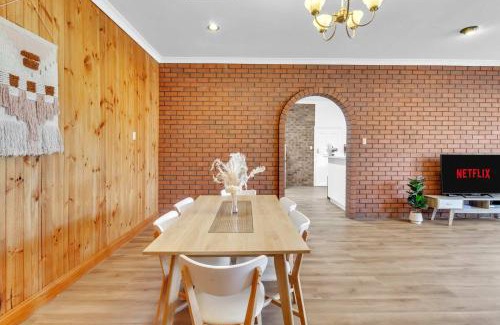 Glenunga House | Charming Family Retreat with Arcade - Glenunga