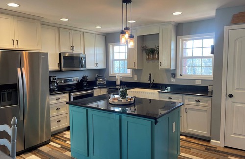 Strawberry Plains House | Charming Farmhouse Retreat in welcoming Strawberry Plains