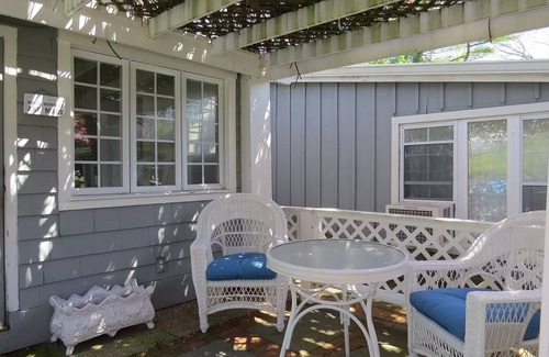 Westhampton Beach House | Charming Farmhouse