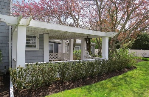 Westhampton Beach House | Charming Farmhouse
