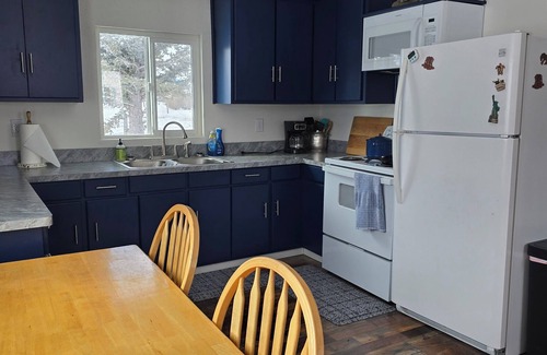 Butte County Other | Charming farmhouse at the base of Bell Mountain, hunting area 51, prime location