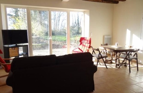 La Bazoge Cottage | Charming Farmhouse Near Le Mans: Modern Amenities, 5 Bedrooms, BBQ, and Private Terrace