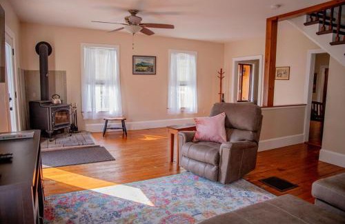Canton House | Charming Farmhouse Surrounded by Nature