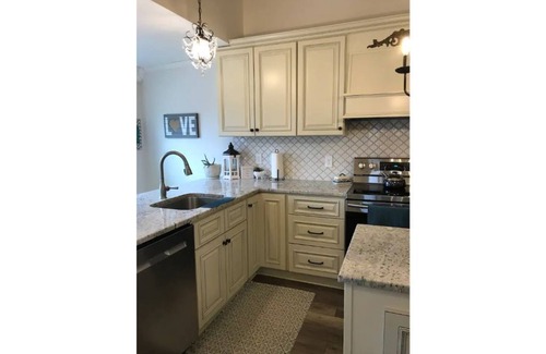 Eastview Other | Charming Farmhouse with Lake Views - just 15 minutes from Elizabethtown