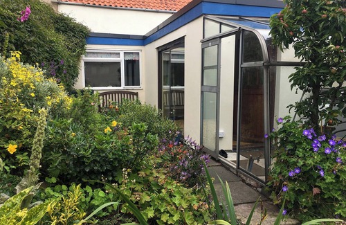 Berwick-upon-Tweed Cottage | Charming fishermans cottage on Holy Island.