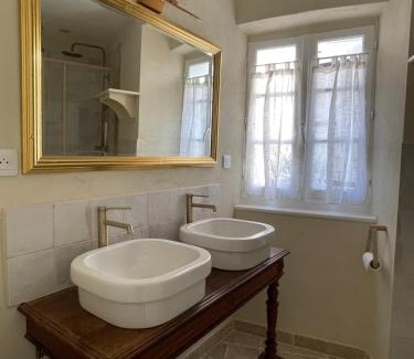 Ventenac-en-Minervois House | Charming flowery house