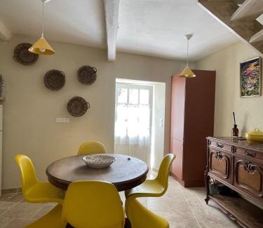 Ventenac-en-Minervois House | Charming flowery house