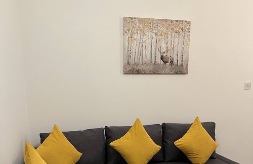 Walpole Apartment | Charming flat in Ealing