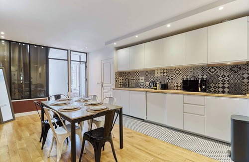 Quartier de l'Horloge Apartment | Charming Flat in the Heart of Paris