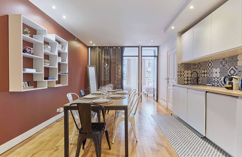 Quartier de l'Horloge Apartment | Charming Flat in the Heart of Paris