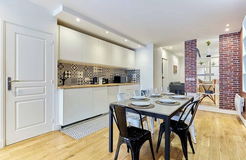 Quartier de l'Horloge Apartment | Charming Flat in the Heart of Paris