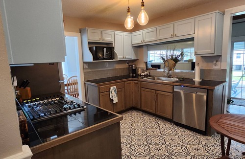 Port St. Joe House | Charming Florida Cottage – Steps from St. Joe Bay with Top-Notch Amenities!