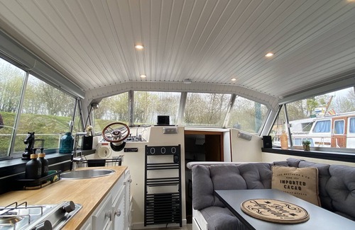 La Ferte-sous-Jouarre Boat Rental | Charming boat on the Marne