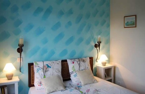 Lamonzie-Saint-Martin House | Charming guest room with kitchen area, quiet