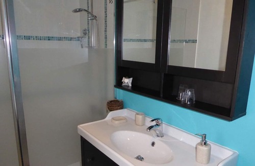 Lamonzie-Saint-Martin House | Charming guest room with kitchen area, quiet