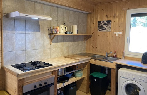 Monetier-les-Bains Ski Chalet | Charming 3-Room Apt, 6 Pers, Private Parking, BBQ, Satellite TV