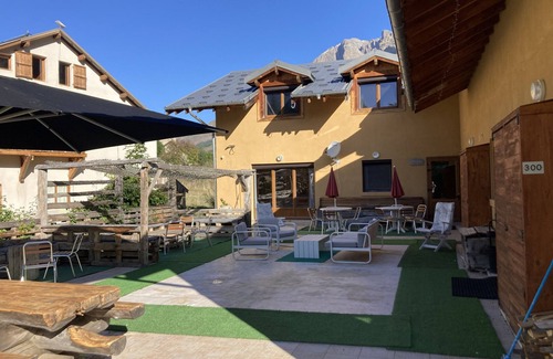 Monetier-les-Bains Ski Chalet | Charming 3-Room Apt, 6 Pers, Private Parking, BBQ, Satellite TV