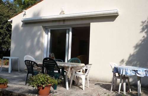 Domino House | Charming 3BR House with Large Garden in Domino, St-Georges-d'Oléron - Sleeps 6