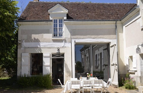 Saint-Georges-sur-Cher Cottage | Charming Renovated Estate with Pool, BBQ, and Vineyards near Loire Castles