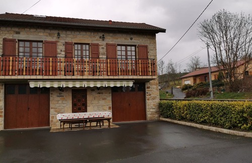 Saint-Pierre-Eynac Cottage | Charming Cottage near Puy-en-Velay: 3BR, Scenic Views, Ideal for Families & Professionals