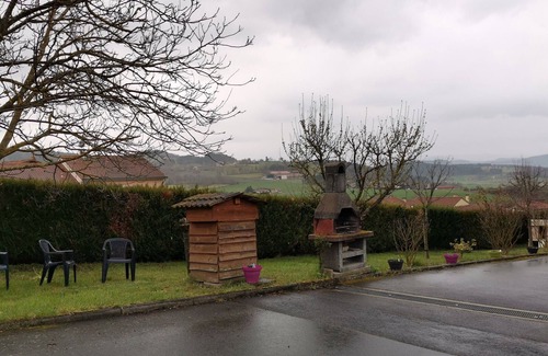 Saint-Pierre-Eynac Cottage | Charming Cottage near Puy-en-Velay: 3BR, Scenic Views, Ideal for Families & Professionals