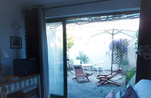 St.-Remy-de-Provence Cottage | Charming Mazet with swimming pool