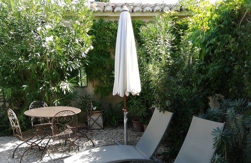 St.-Remy-de-Provence Cottage | Charming Mazet with swimming pool